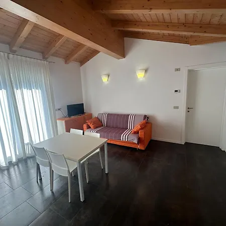 מלון דירות Antares - Agenzia Cocal קאורלה